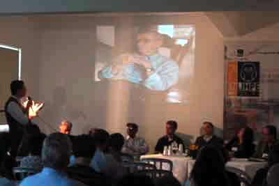 Apresenta&ccedil;&atilde;o power point com texto de Herm&iacute;nio Miranda &agrave; Liga / Foto - Fernanda Veiga